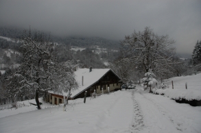 En hiver, il est vivement conseillé d'équiper votre voiture de pneus-neige ou de chaînes.