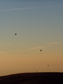 Montgolfières au lever du soleil